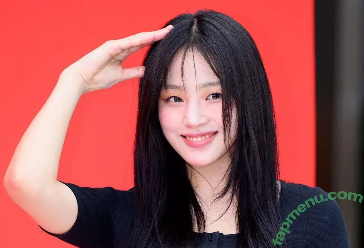 Minji nude photo #0676 (lovres_min__ / miniwithtattoos / newjeans_official)
