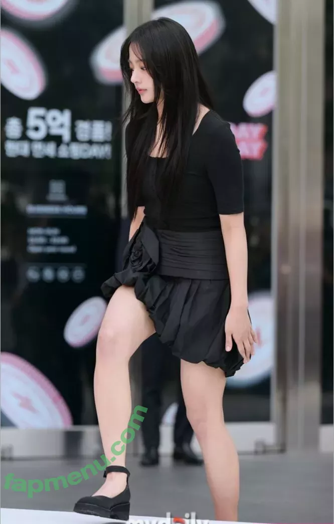Minji nude photo #0689 (lovres_min__ / miniwithtattoos / newjeans_official)