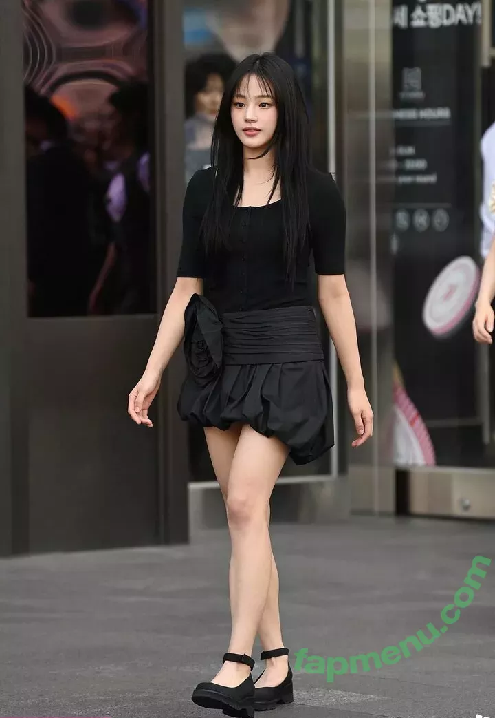 Minji nude photo #0690 (lovres_min__ / miniwithtattoos / newjeans_official)
