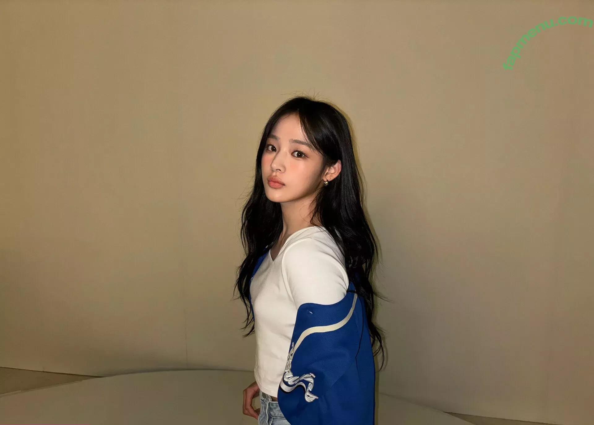 Minji nude photo #0703 (lovres_min__ / miniwithtattoos / newjeans_official)