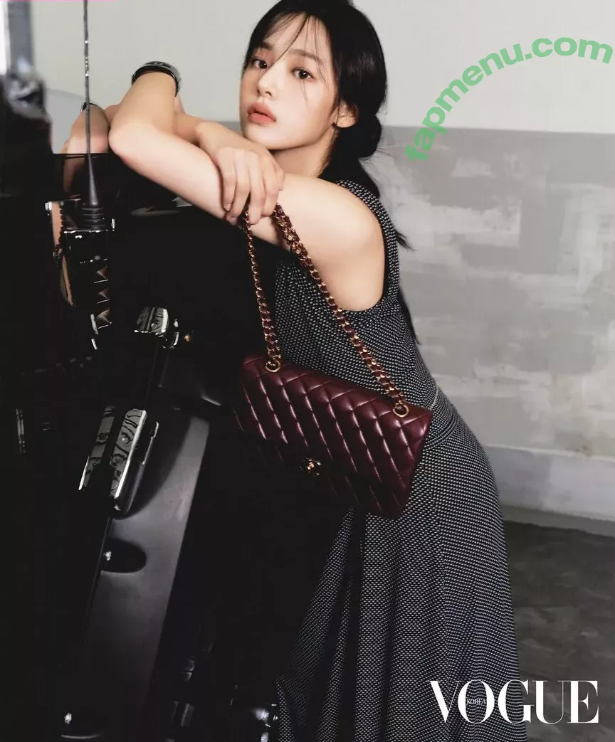 Minji nude photo #0731 (lovres_min__ / miniwithtattoos / newjeans_official)