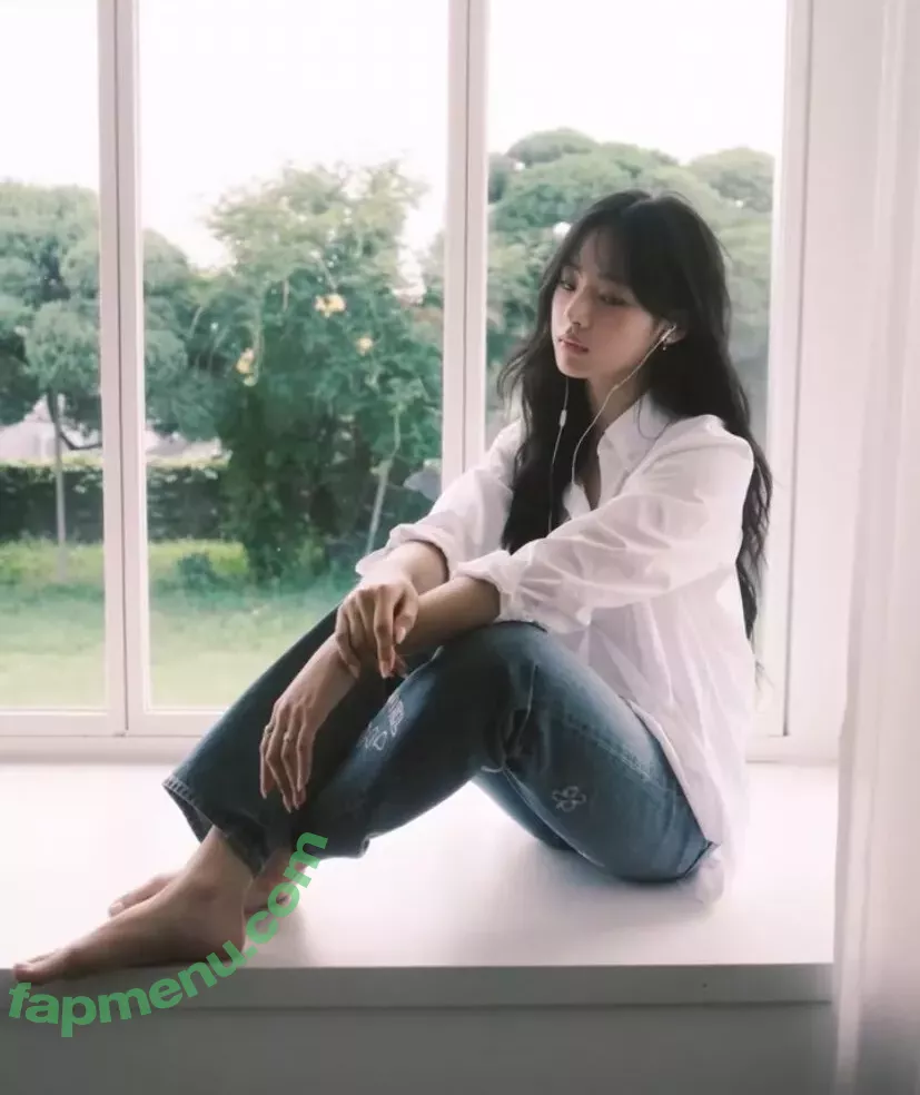 Minji nude photo #0775 (lovres_min__ / miniwithtattoos / newjeans_official)