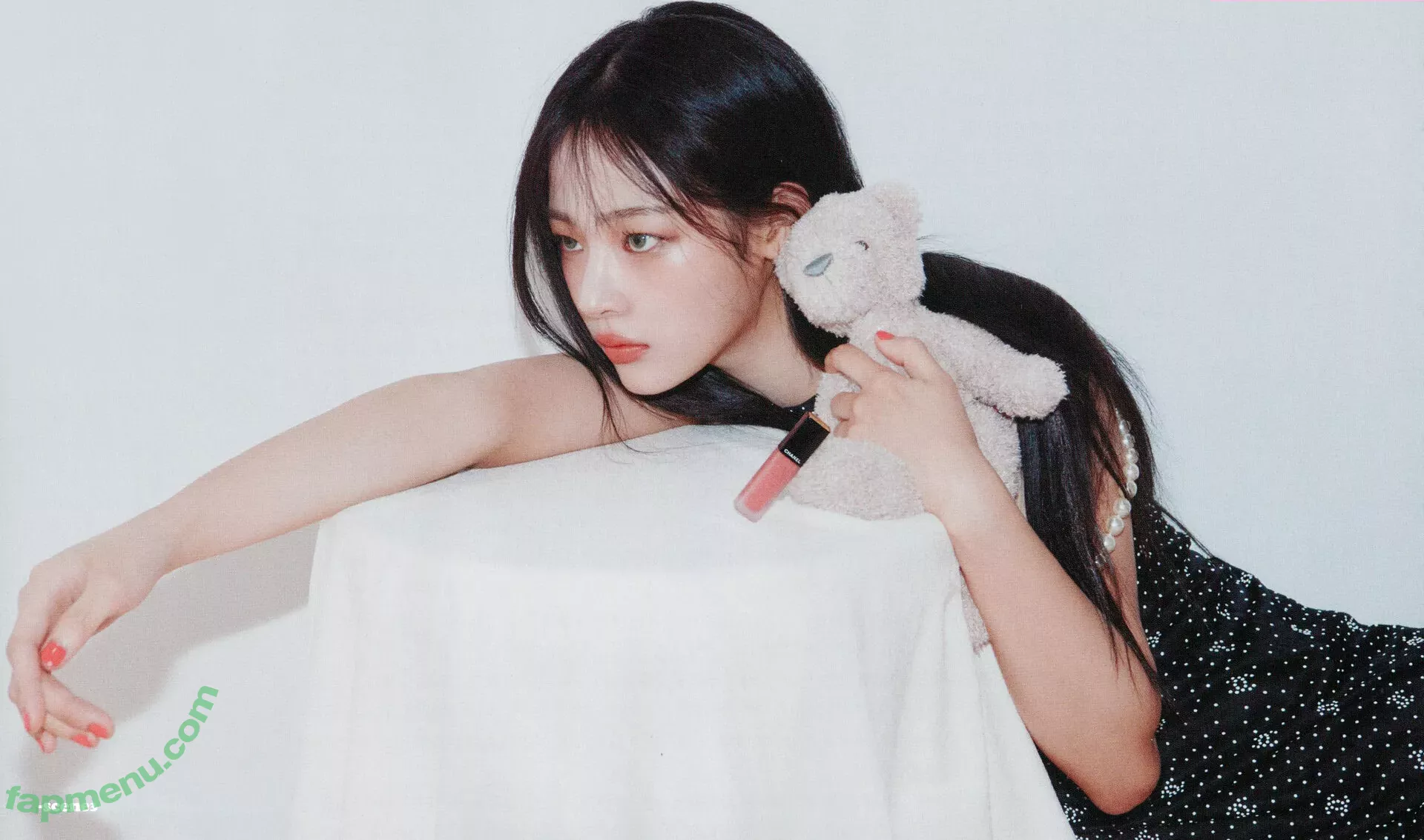 Minji nude photo #0805 (lovres_min__ / miniwithtattoos / newjeans_official)