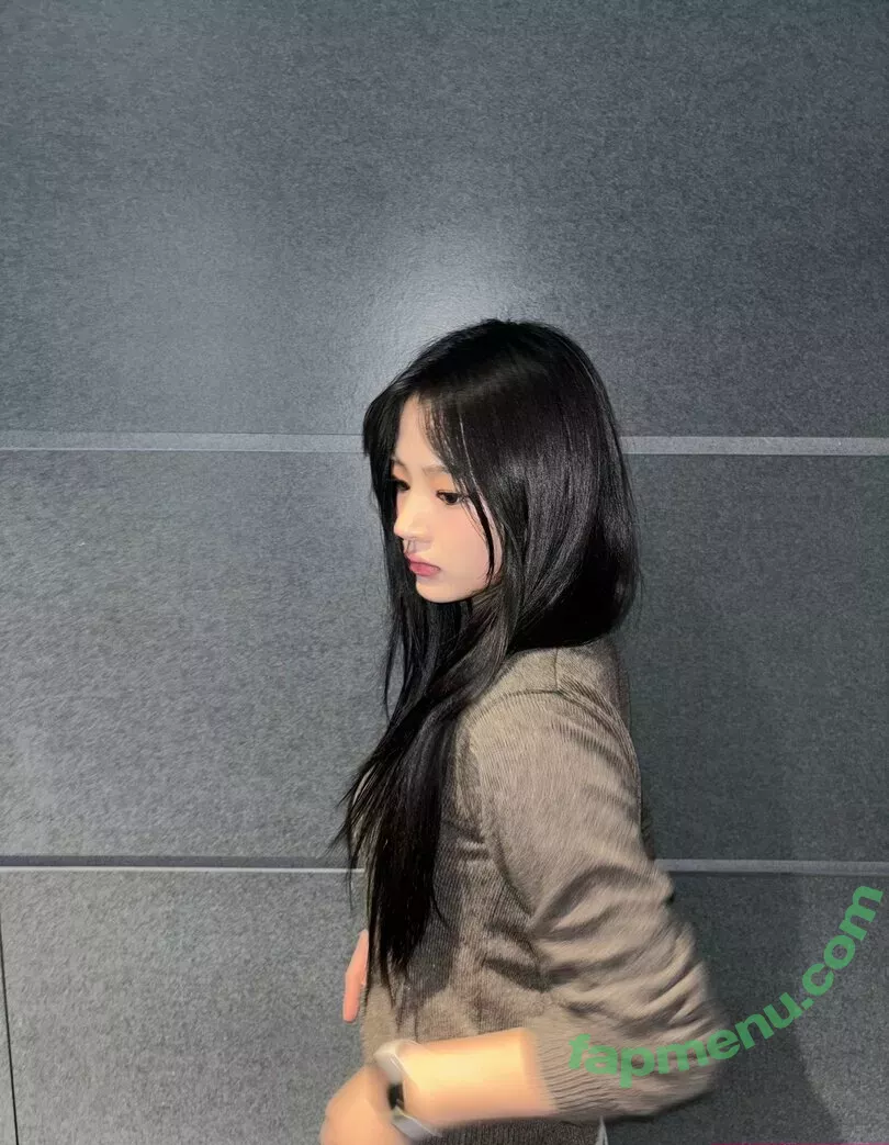 Minji nude photo #0840 (lovres_min__ / miniwithtattoos / newjeans_official)