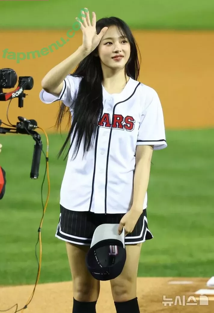 Minji nude photo #0852 (lovres_min__ / miniwithtattoos / newjeans_official)