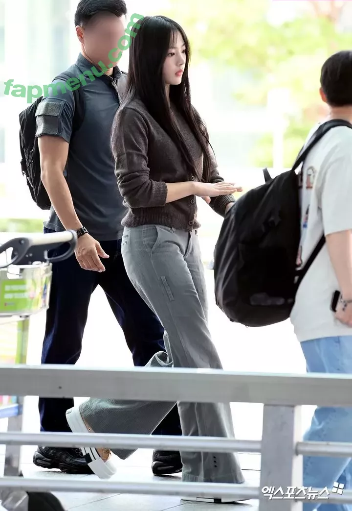 Minji nude photo #0872 (lovres_min__ / miniwithtattoos / newjeans_official)