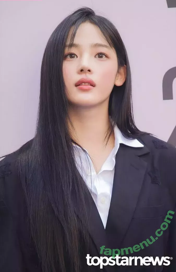 Minji nude photo #0874 (lovres_min__ / miniwithtattoos / newjeans_official)