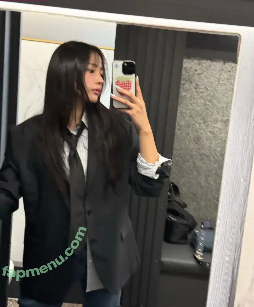 Minji nude photo #1211 (lovres_min__ / miniwithtattoos / newjeans_official)