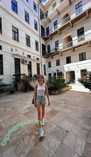 mira.004 / model_mira nude photo #4302