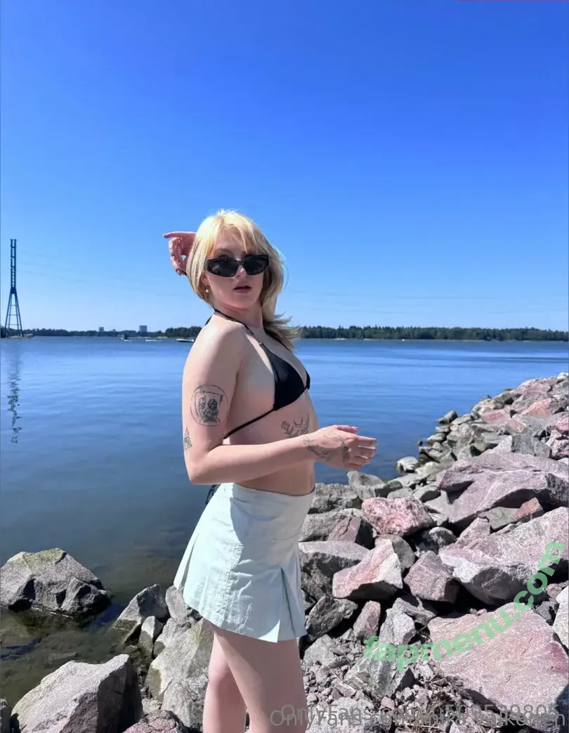 mira.valkonen nude photo #0003 (mirtsimii_)