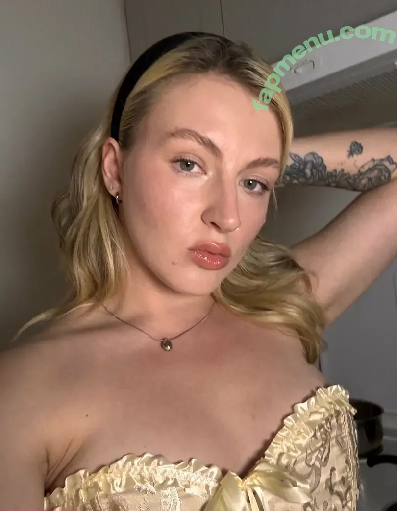 mira.valkonen nude photo #0024 (mirtsimii_)