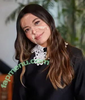 Miranda Cosgrove / MirandaCosgrove / onlyfanssz nude photo #0058