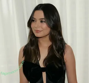 Miranda Cosgrove / MirandaCosgrove / onlyfanssz nude photo #0380