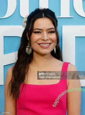 Miranda Cosgrove / MirandaCosgrove / onlyfanssz nude photo #0388