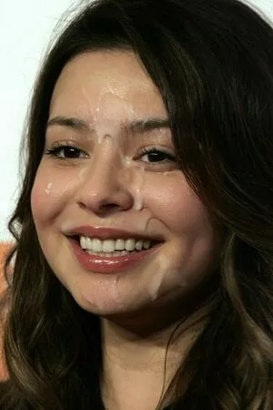 Miranda Cosgrove / MirandaCosgrove / onlyfanssz nude photo #0493