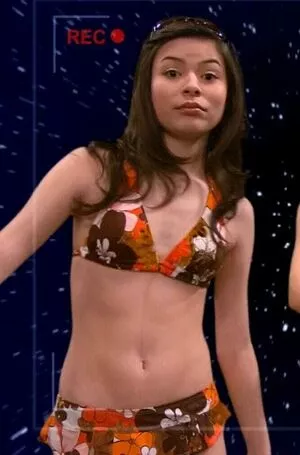 Miranda Cosgrove / MirandaCosgrove / onlyfanssz nude photo #0546