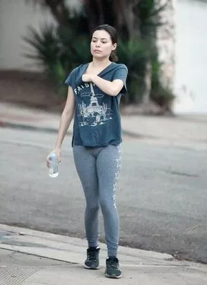 Miranda Cosgrove / MirandaCosgrove / onlyfanssz nude photo #0552