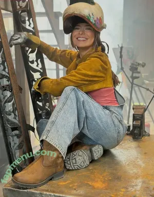 Miranda Cosgrove / MirandaCosgrove / onlyfanssz nude photo #0705