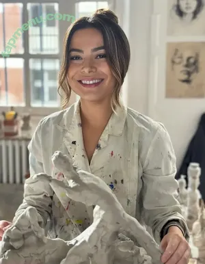 Miranda Cosgrove / MirandaCosgrove / onlyfanssz nude photo #0724