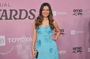 Miranda Cosgrove / MirandaCosgrove / onlyfanssz nude photo #0758