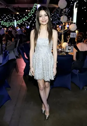 Miranda Cosgrove / MirandaCosgrove / onlyfanssz nude photo #0771