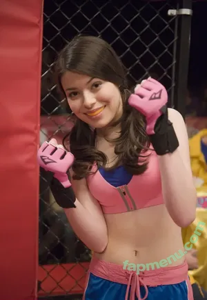 Miranda Cosgrove / MirandaCosgrove / onlyfanssz nude photo #0782