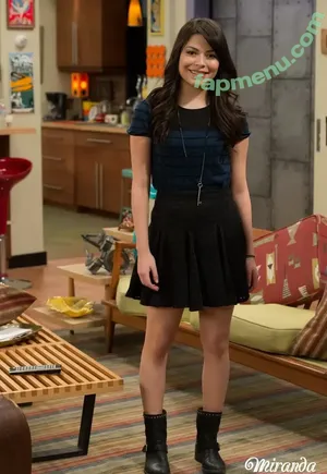 Miranda Cosgrove / MirandaCosgrove / onlyfanssz nude photo #0785