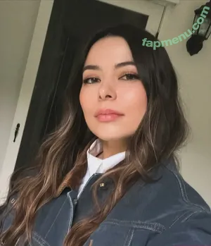 Miranda Cosgrove / MirandaCosgrove / onlyfanssz nude photo #0798