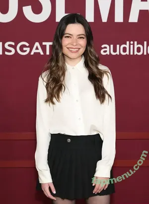 Miranda Cosgrove / MirandaCosgrove / onlyfanssz nude photo #0802