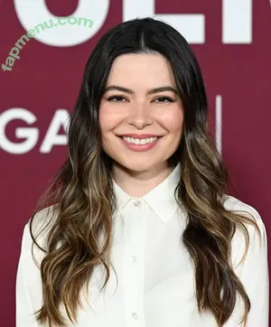 Miranda Cosgrove / MirandaCosgrove / onlyfanssz nude photo #0808
