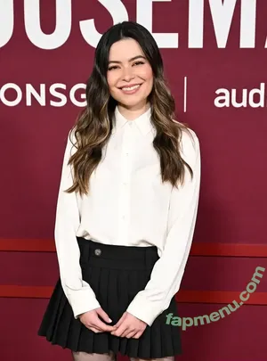 Miranda Cosgrove / MirandaCosgrove / onlyfanssz nude photo #0809