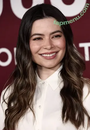 Miranda Cosgrove / MirandaCosgrove / onlyfanssz nude photo #0816