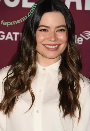 Miranda Cosgrove / MirandaCosgrove / onlyfanssz nude photo #0818