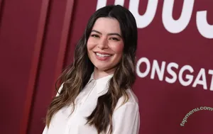 Miranda Cosgrove / MirandaCosgrove / onlyfanssz nude photo #0821