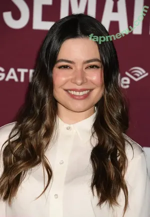 Miranda Cosgrove / MirandaCosgrove / onlyfanssz nude photo #0827
