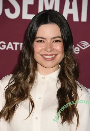 Miranda Cosgrove / MirandaCosgrove / onlyfanssz nude photo #0828