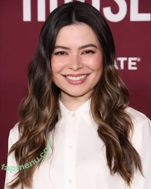 Miranda Cosgrove / MirandaCosgrove / onlyfanssz nude photo #0836