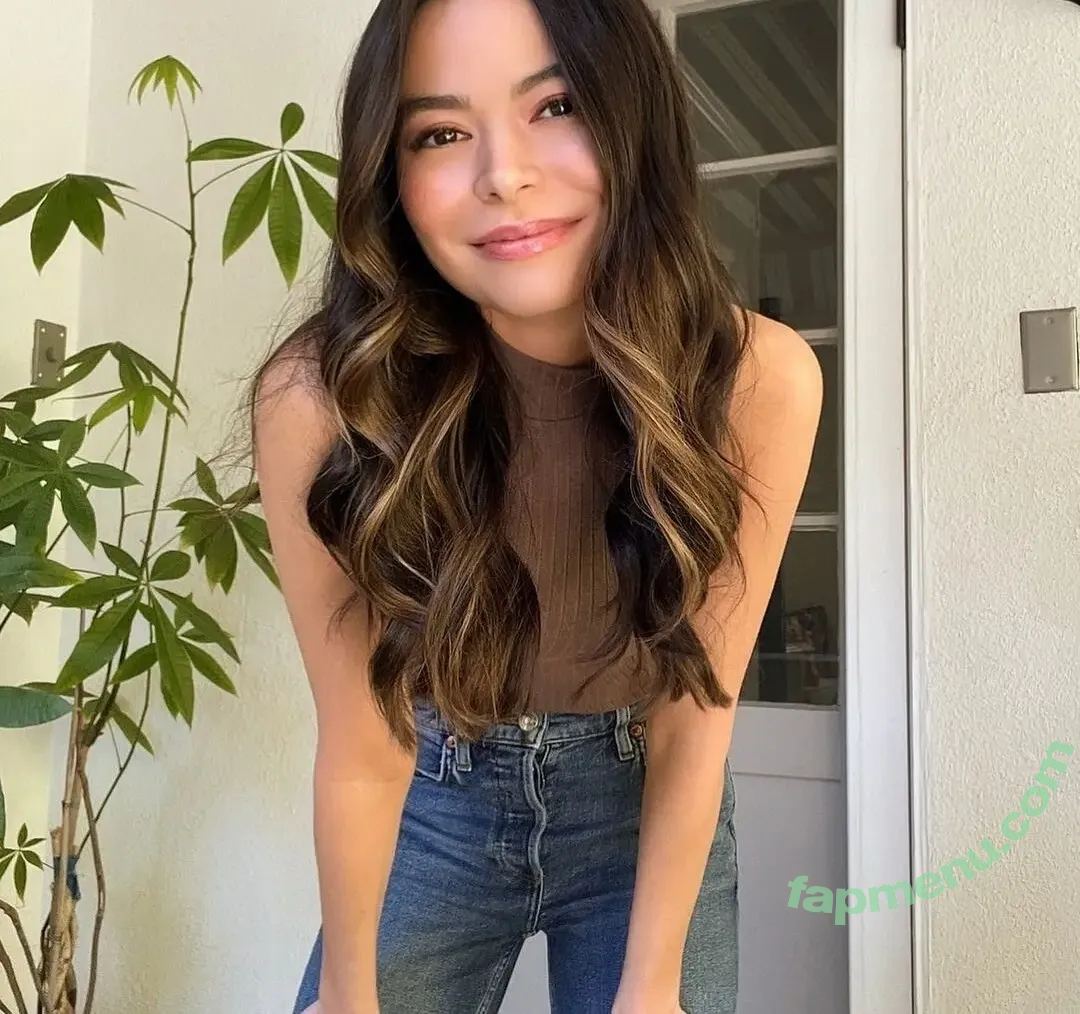Miranda Cosgrove nude photo #0419 (MirandaCosgrove / onlyfanssz)