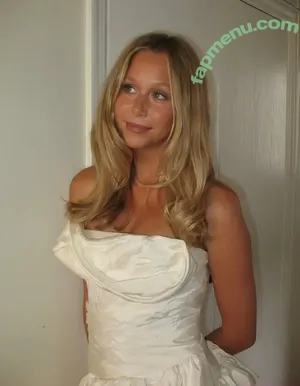 Miranda McKeon / miranda.mckeon nude photo #0007