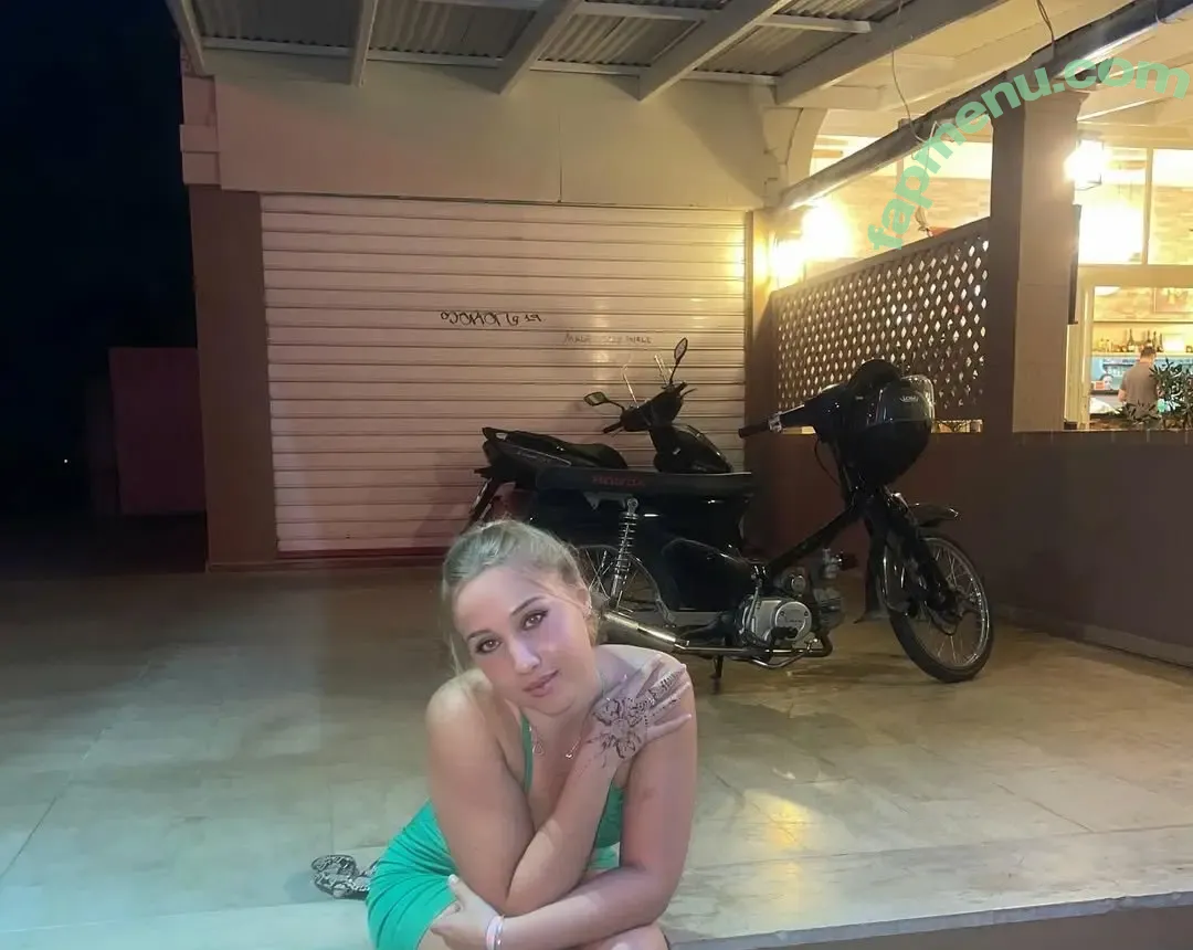 Mirianthi Amber nude photo #0011 (anthiamber)