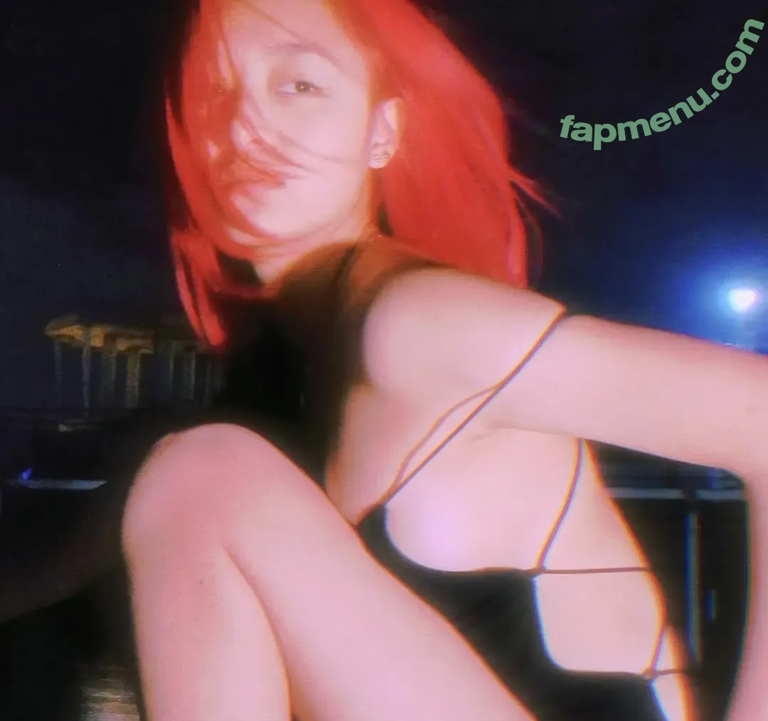 Mirrorcomb nude photo #0002 (Mirrorcomb)