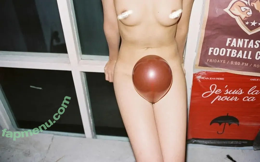 Mirrorcomb nude photo #0009 (Mirrorcomb)