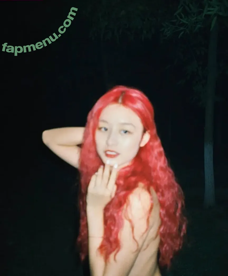 Mirrorcomb nude photo #0010 (Mirrorcomb)