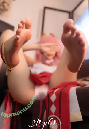 Misaki Suzuki / Miyoki / m1yok1h1me / 软趴在床单上 / 铃木美笑 nude photo #0118