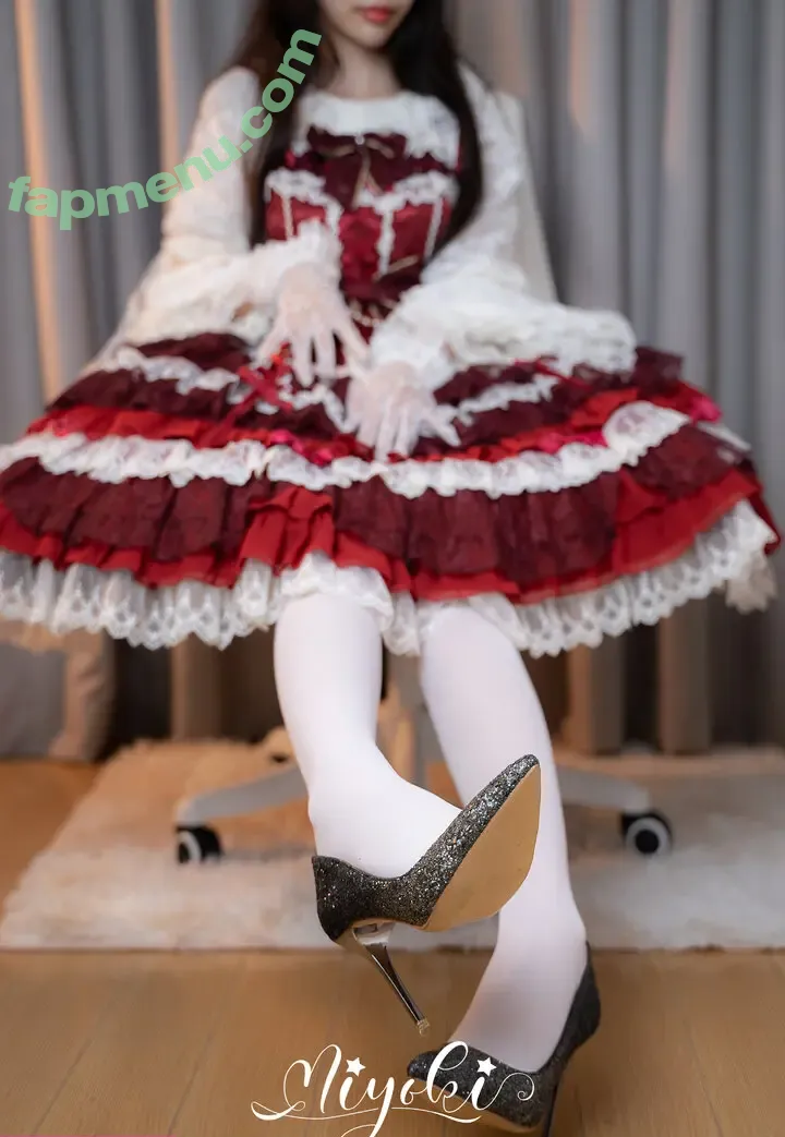 Misaki Suzuki nude photo #0065 (Miyoki / m1yok1h1me / 软趴在床单上 / 铃木美笑)