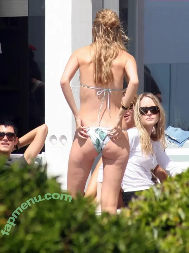 Mischa Barton nude photo #0226 (mischabarton)