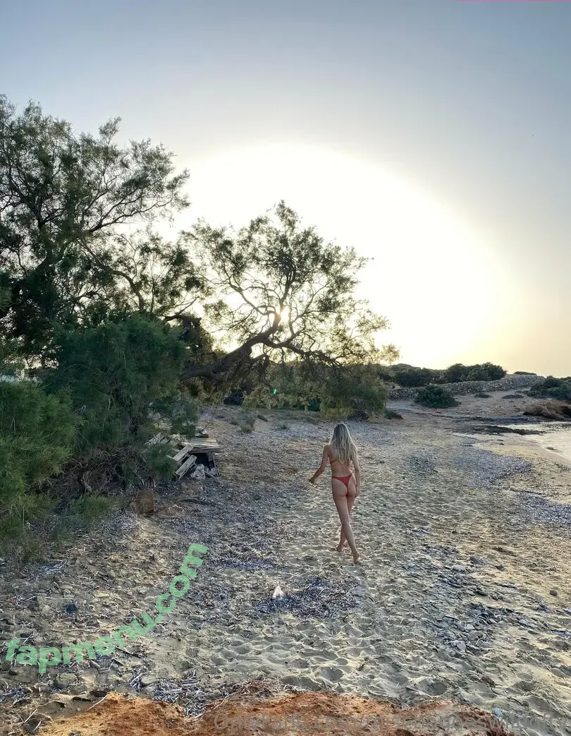 mischagoeswildoftv nude photo #0069 (mischagoeswilder)