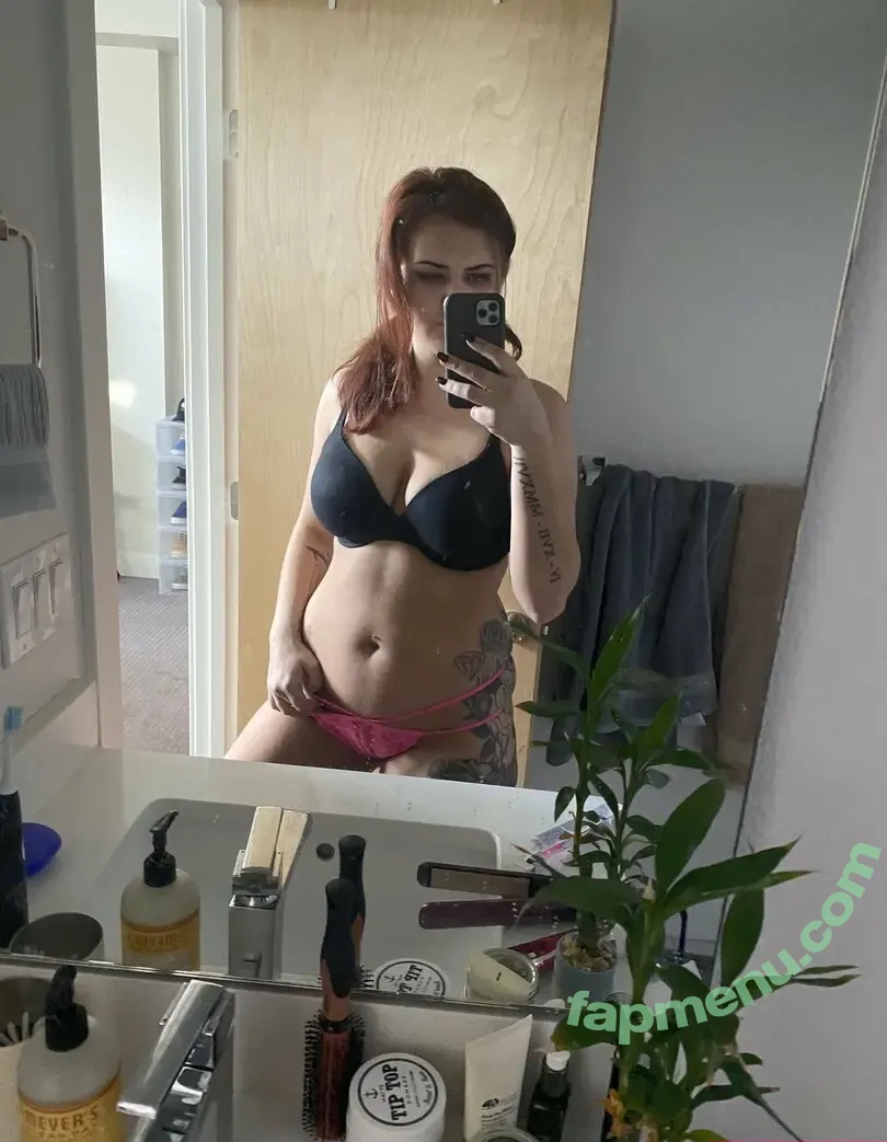 Miss Allie nude photo #0052 (ayeallie / ayealliex)