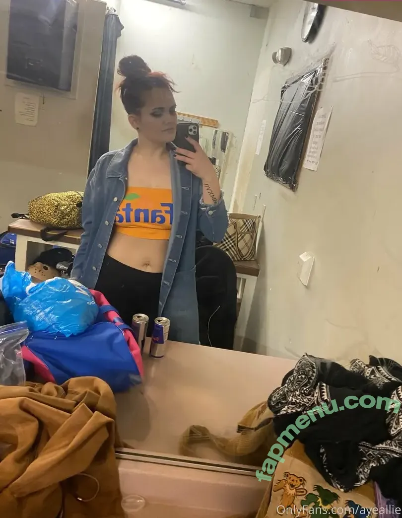 Miss Allie nude photo #0068 (ayeallie / ayealliex)