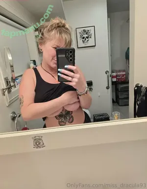 miss_dracula93 / prettyinsaneefem nude photo #0004